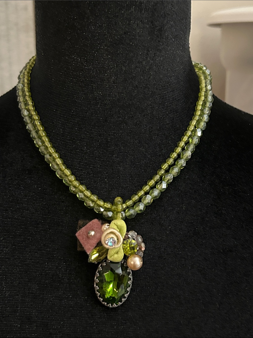 Artisan Olivene beaded necklace with Olivene large central stone